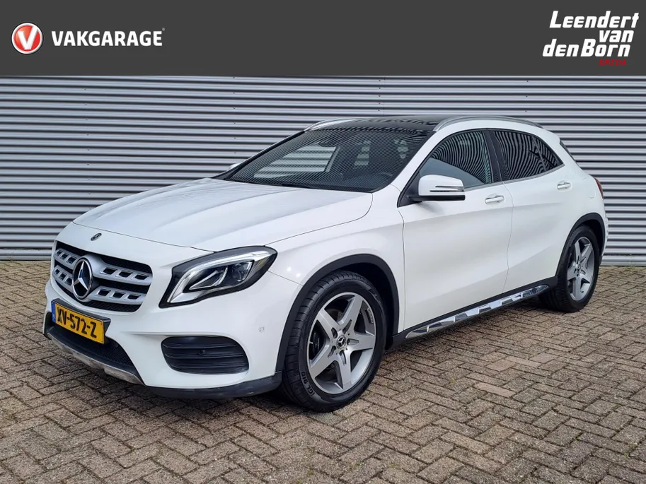 Mercedes-Benz GLA 180 Business Solution AMG AUTOMAAT | Trekhaak | Cruise | Panorama Schuif/kantel Dak | Navigatie | Camera | AMG-styling