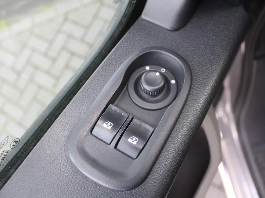 Renault Master T33 2.3 dCi L2H2 Stop & Start | Automaat | Trekhaak | Camera | Airco | Navi | Cruise | 16' LM | PDC | Licht-/regensensor | Volledig betimmerd |