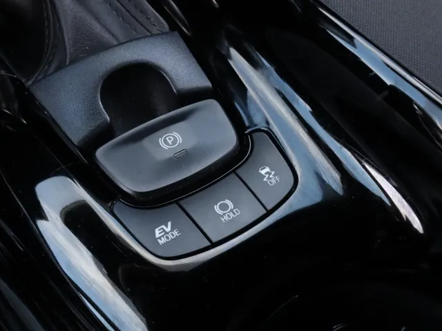 Toyota C-HR 1.8 Hybrid Style Bi-tone | Stuur en stoelverwarming | Blindspot | Trekhaak