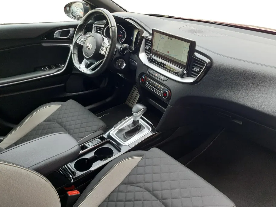 Kia ProCeed 1.5T 160 pk GT-Line Edition | Panorama schuifdak | Navigatie | Camera | Apple Carplay / Android auto | Cruise control | Climate control |
