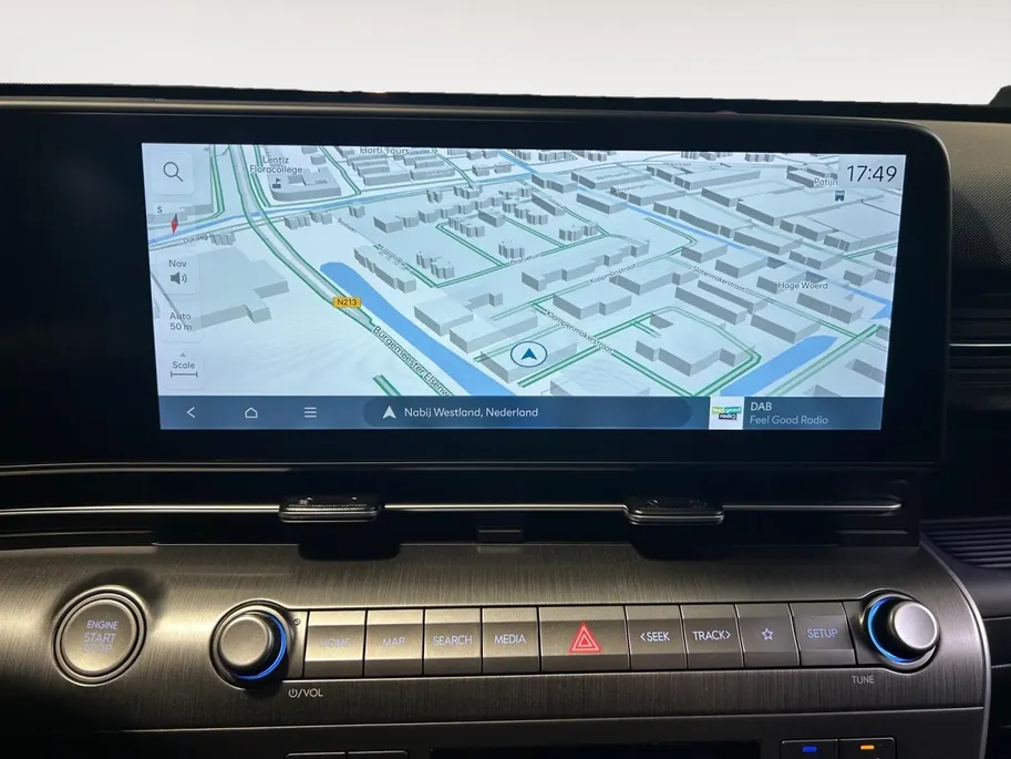 Hyundai Kona 1.6 GDI HEV Premium | Trekhaak Afn 13polig| Apple Carplay / Android Auto | Navigatiesysteem | Elektrisch Verstelbare Voorstoelen | Bestuurdersstoel + Geheugen | Parkeersensoren Voor + Achter | Camera Voor + Achter | Stoelverwarming + Stoelkoeling | Stuurv
