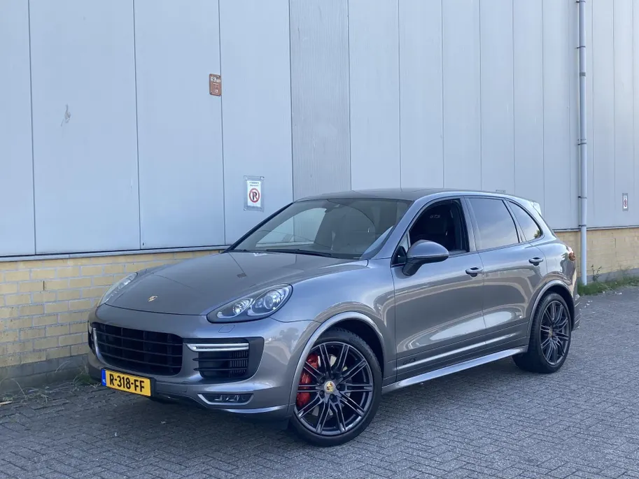 Porsche Cayenne 3.6 GTS 441 pk automaat Panoramadak - Alcantara Leder - Navigatie - Bose Audio - 21inch LM  - volledig onderhouden