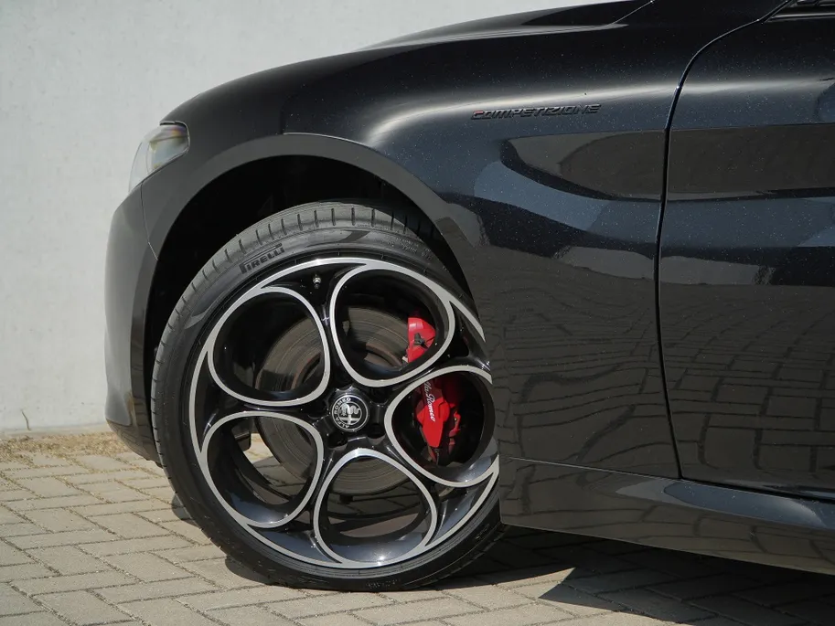 Alfa Romeo Giulia 2.0 Turbo 280 PK Competizione Q4 AWD | Harman | Veloce | 19'