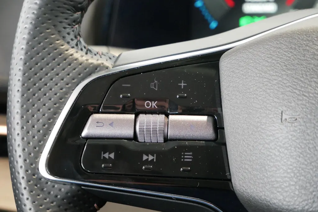 Nissan ARIYA Limited Edition 66 kWh *afneembare trekhaak*Achteruitrijcamera*Navigatie*Apple carplay& Androidauto*Parkeersensorenvoor en achter*Adaptive cruisecontrole*I-key*