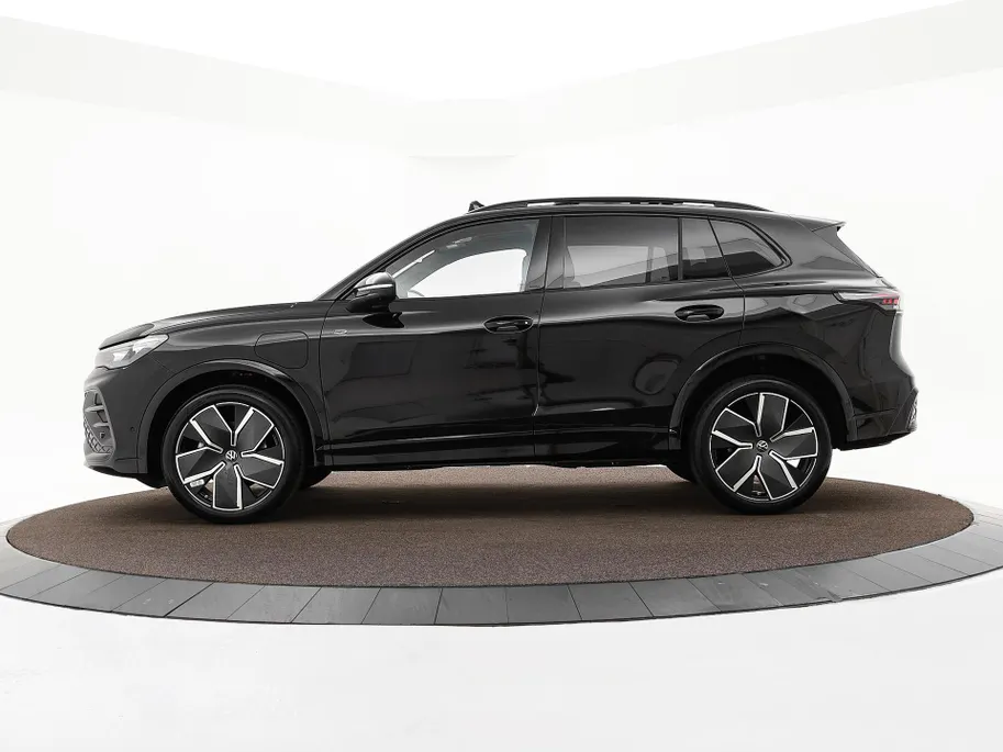 Volkswagen Tiguan R-Line Edition 1.5 eHybrid 204 PK 6 versn. DSG · Black Style Pakket · Panoramaschuif-kanteldak · Comfort Pakket Plus · Interieur Style Pakket · Prijs is inclusief inruilpremie ·