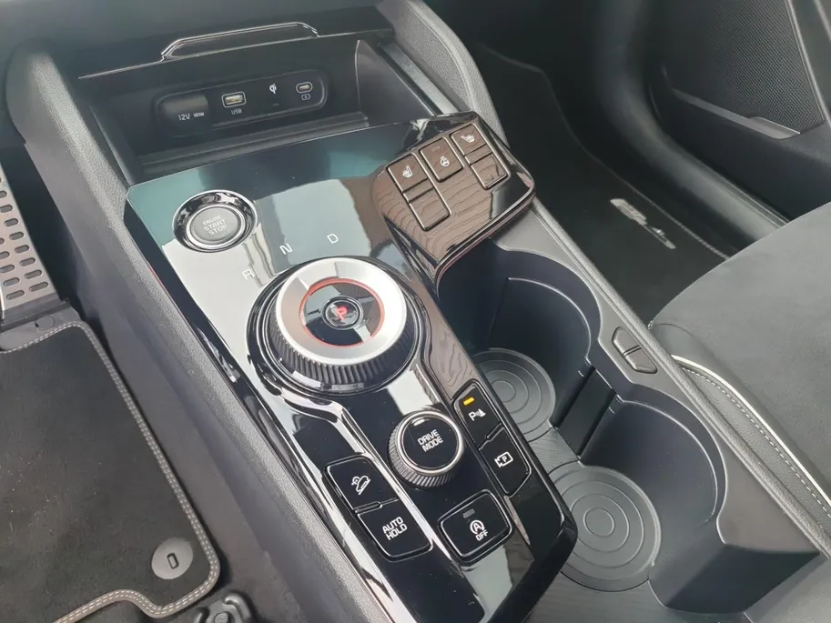 Kia Sportage 1.6T MHEV GT-Line | Stoel en stuurverwarming | Panorama schuifdak | Camera | Elektrisch bedienbare voorstoelen | Apple Carplay / Android Auto | Elektrische achterklep |