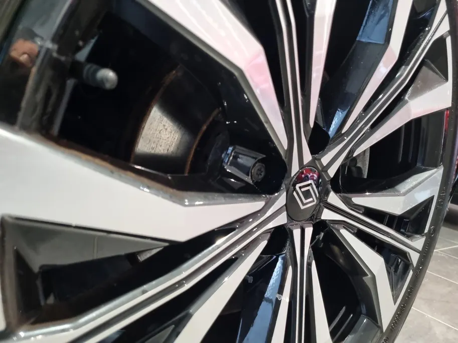 Renault Austral 1.2 E-Tech full hybrid 200 iconic * Panorama Dak  * Cruise Control Adaptief * Trekhaak Afneembaar * 360 Camera * Carplay * Winterpack * LM Velgen * 12 Maanden BOVAG Garantie *
