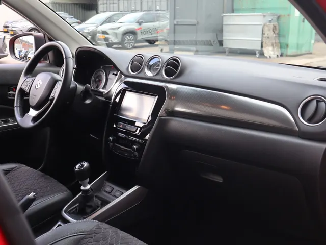 Suzuki Vitara 1.4 BoosterJet Style Hybrid | Panoramadak | Carplay | All Season
