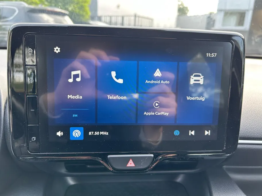 Toyota Yaris 1.5 Hybrid 115 Active | Super complete en leuke uitvoering! NU INCL. Premiumpakket gratis o.a. incl 12 maanden garantie! RIJKLAARPRIJS!!