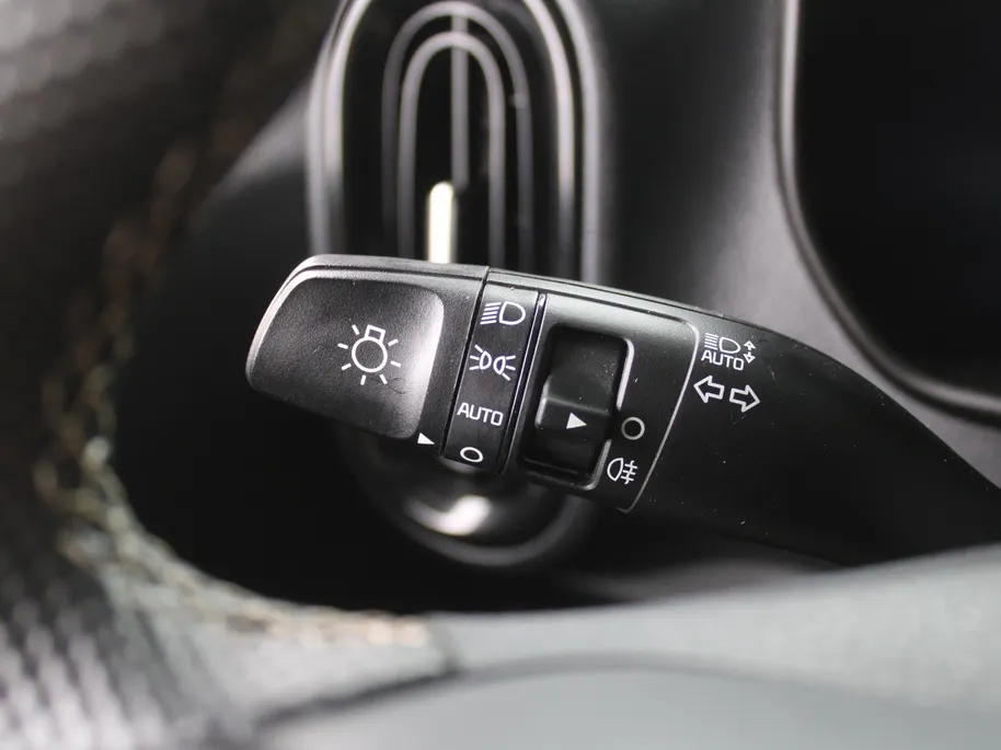 Kia Picanto 1.0 DPI GT-Line | Stuur-/stoelverwarming | Schuifdak | Camera | Dodehoek detectie | Telefoonlader | Clima | Navi | 16' LM | LED | Cruise |