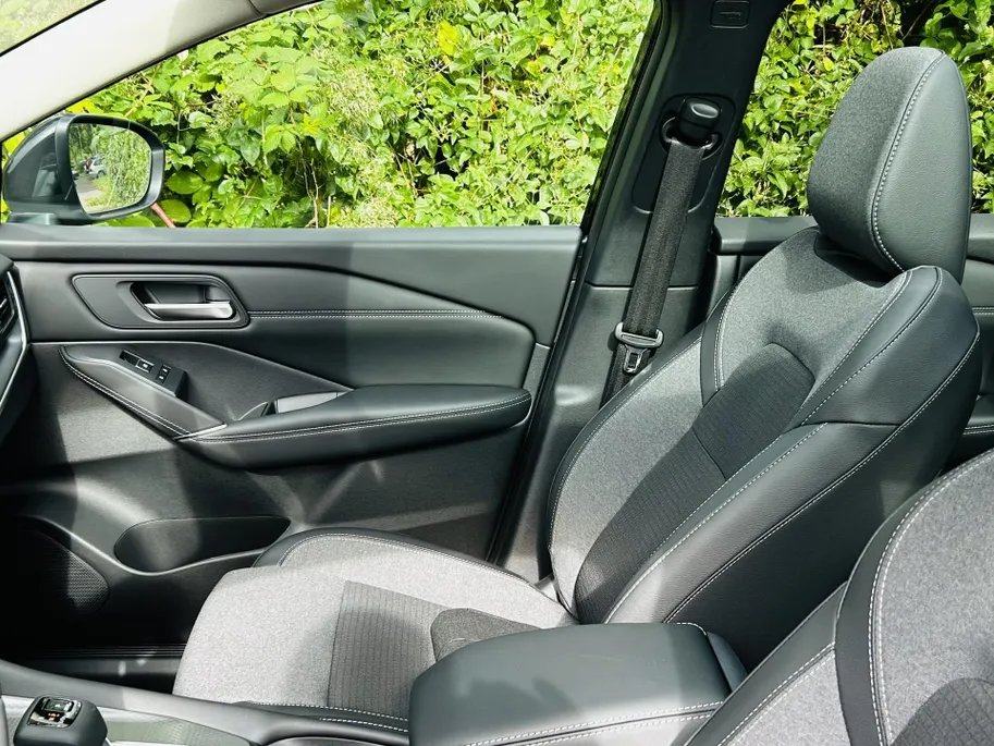Nissan QASHQAI 1.3 MHEV Xtronic N-Connecta | NISSAN MORE 10 Jaar garantie | €6000,- korting inclusief inruilpremie | Andrioid/Apple Carplay | 360graden camera's | Stoel-/ Stuur-/ Voorruitverwarming | Panoramadak |