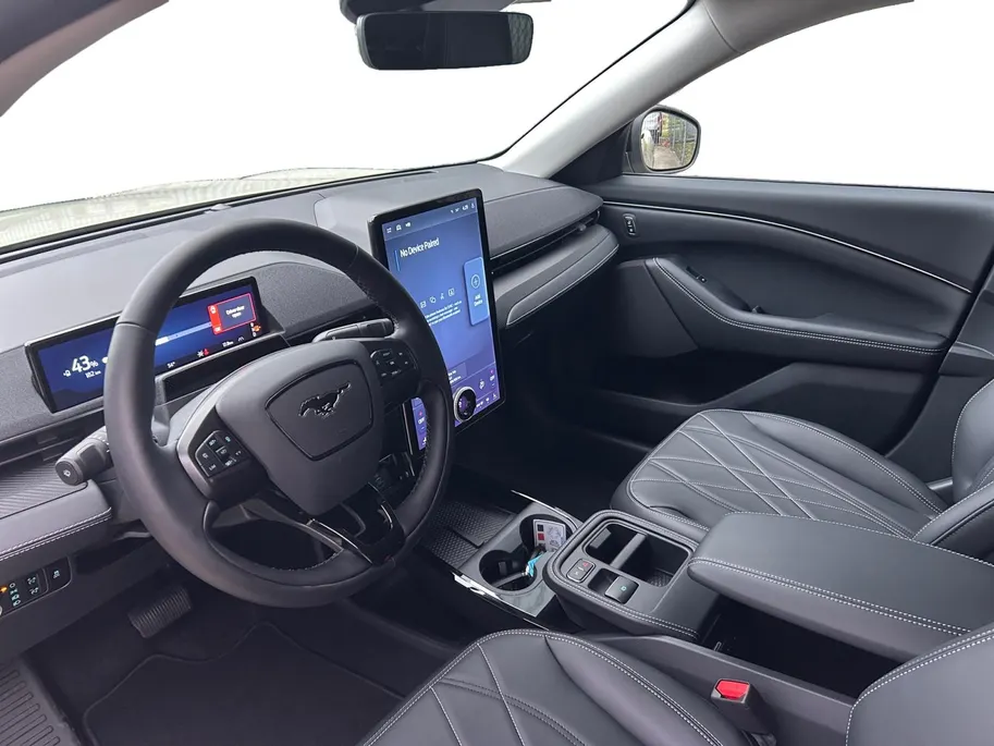 Ford Mustang Mach-E Standard RWD 73 kWh | Direct Leverbaar | €5.000,- Ready Set Ford Bonus | 470km WLTP Rijbereik | Warmtepomp | Adaptieve Cruise Control | Verwarmbare Voorstoelen | Verwarmbare Voorruit | Parkeersensoren voor en achter |  Verwarmbare Stuur