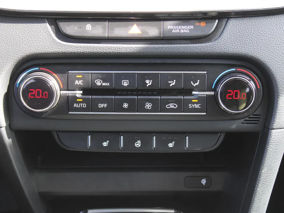Kia Ceed Sportswagon 1.0 T-GDi DynamicPlusLine | Stoel- & stuurverwarming | Camera | Clima | Cruise | LED | Navi | Elek. achterklep | 16' LM |
