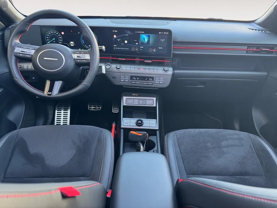 Hyundai Kona 1.6 GDI HEV N Line Sky | schuif-/kanteldak | Navi | Clima | 360 Camera | All Season banden | Stoel-/stuurverwarming | Elektrische achterklep
