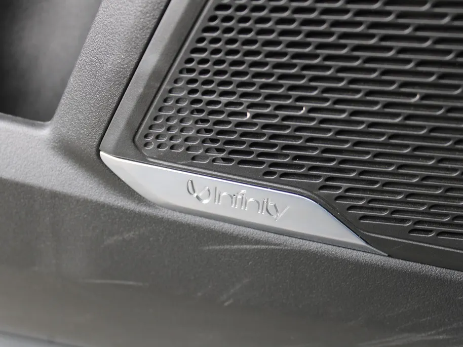 Lynk & Co 01 1.5 | PHEV | Trekhaak | Stoelverwarming | Elek. stoelverstelling + achterklep | Pano dak | Dodehoek detectie | Camera | 20' LM | HK Audio |
