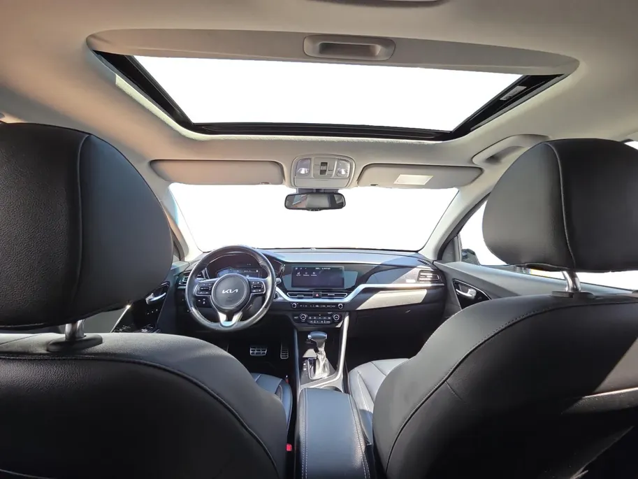 Kia Niro 1.6i Hybrid ExecutiveLine | Automaat | 1e Eigenaar | Dealer onderhouden | JBL | Schuif-/kanteldak | Cruise Control Adaptief | Leder | Stoelverwarming en verkoling | LM Velgen | Carplay | Camera | FabriekGarantie tot 2032