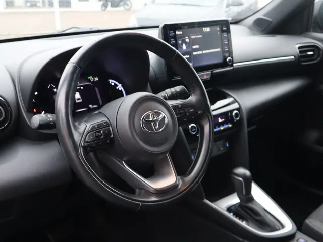 Toyota Yaris Cross 1.5 Hybrid Dynamic Trekhaak | Stoel en stuurverwarming | Parkeersensoren