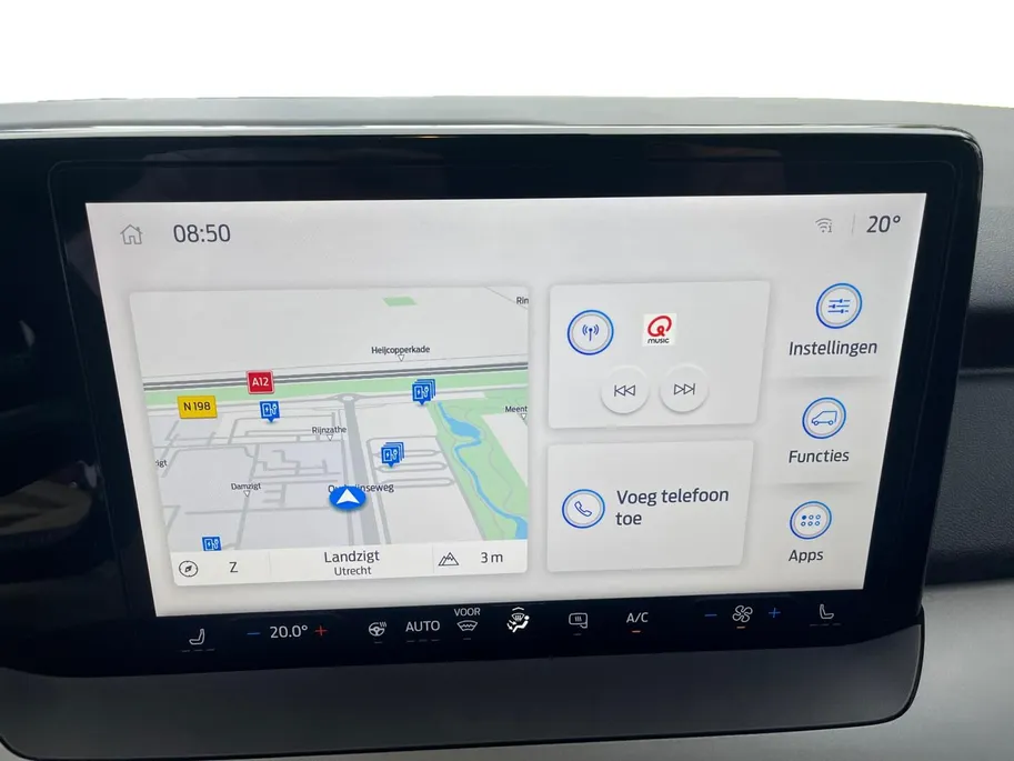 Ford E-Transit Courier Limited 44 kWh 136 pk | DEMO | Adaptive cruise control | Achteruitrij camera | Verdiepte tussenwand | Trekhaak | Navigatie | Direct leverbaar!