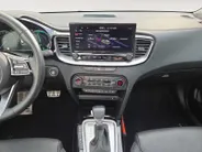 Kia XCeed 1.6i PHEV ExecutiveLine 1e Eigenaar | Dealer Onderhouden | Meest luxe uitvoering | Fabrieksgarantie | Stoelverwarming en Ventilatie | Carplay & Android | Camera | Dodehoek Detectie | Leder | Cruise Control Adaptief | Panorama Dak |