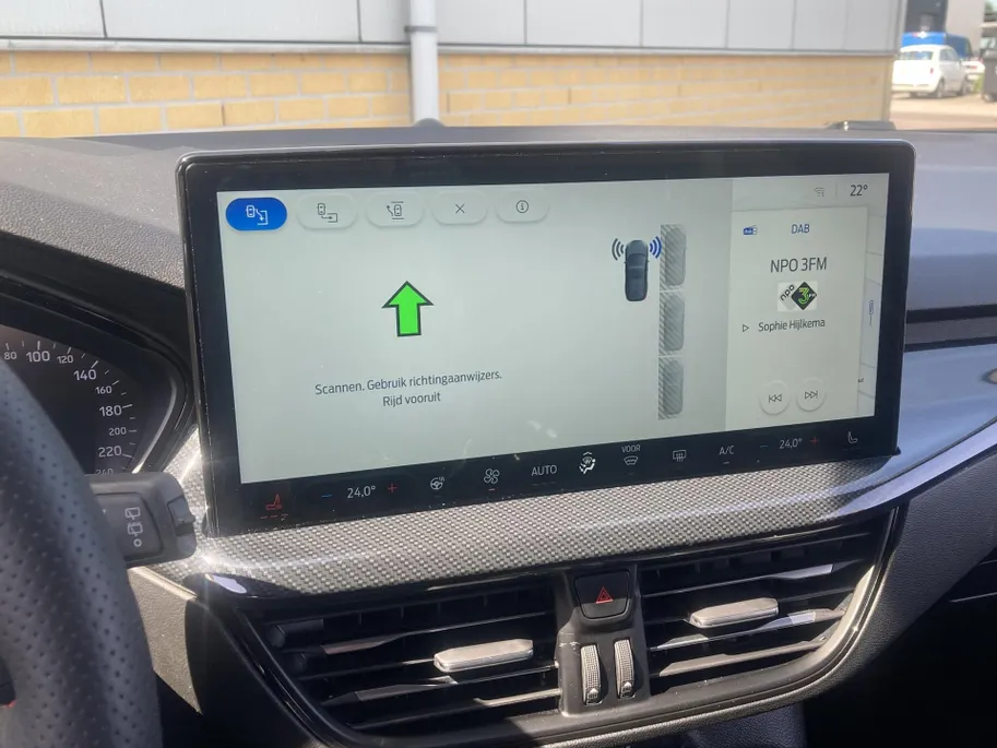 Ford Focus 1.0 EcoBoost Hybrid 125 pk ST Line Wagon Navigatie groot scherm - Apple Carplay/ Android Auto - Winter Pack - Driver Assistance Pack