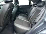 Hyundai Kona EV Fashion 64 kWh | Zeer nette auto | 100 % SOH | Stoelverwarming | Navigatie | Apple CarPlay & Android Auto | Achteruitrijcamera | Dealer onderhouden |