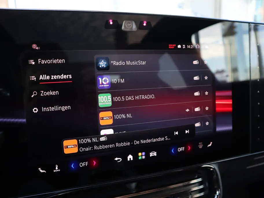 Mercedes-Benz CLA 180 Business Solution AMG l Trekhaak l Panoramadak l stoelverwarming