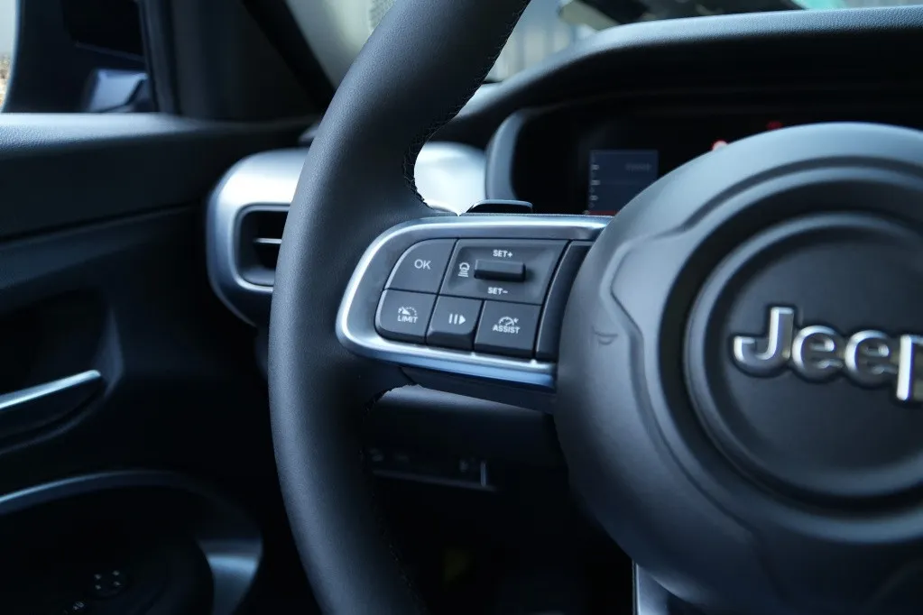 Jeep Avenger 1.2 e-Hybrid Summit | Navi | JBL | Camera | Winter | 18'