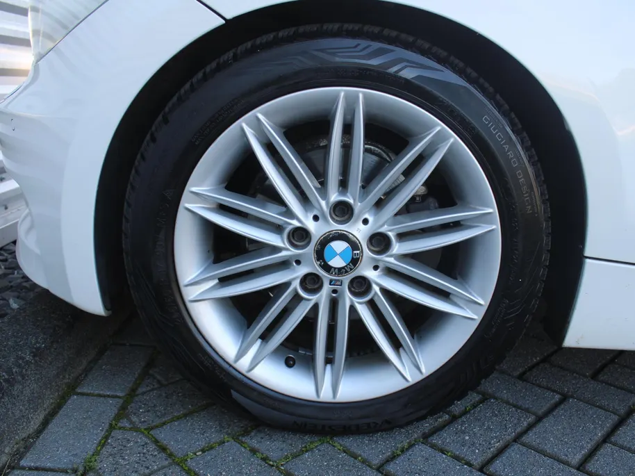 BMW 1 Serie Cabrio 118i Executive | M-Pakket | Stoelverwarming | 17' LM | Windscherm | Parkeersensor v+a | Trekhaak | Navi | Leer | Xenon | Clima |