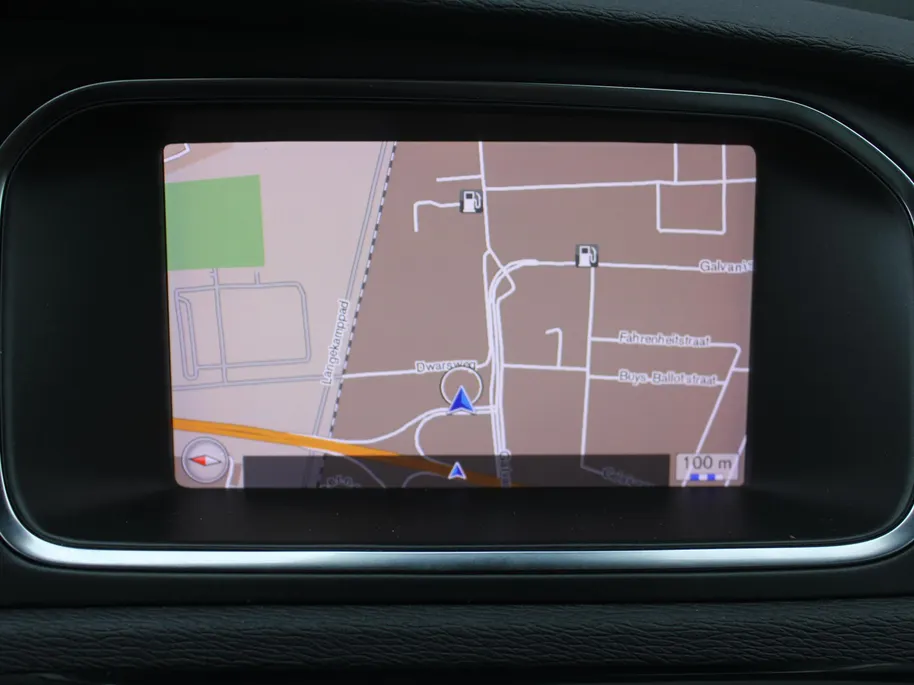 Volvo V40 Cross Country 1.5 T3 Dynamic Edition | Trekhaak | 17' LM | Panoramadak | Leer | PDC v+a | Camera | Stoel-/voorruitverwarming | HK audio |