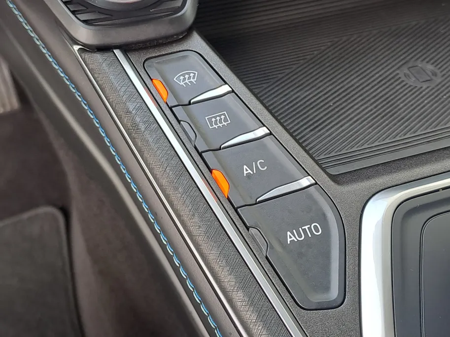 Lynk & Co 01 1.5 PHEV | SOH 97,3% | Automaat | Camera | Navigatie | Climate Control | Trekhaak afneembaar | Apple Carplay/Android Auto | DAB | Keyless entry | Keyless start | Stoel verw.