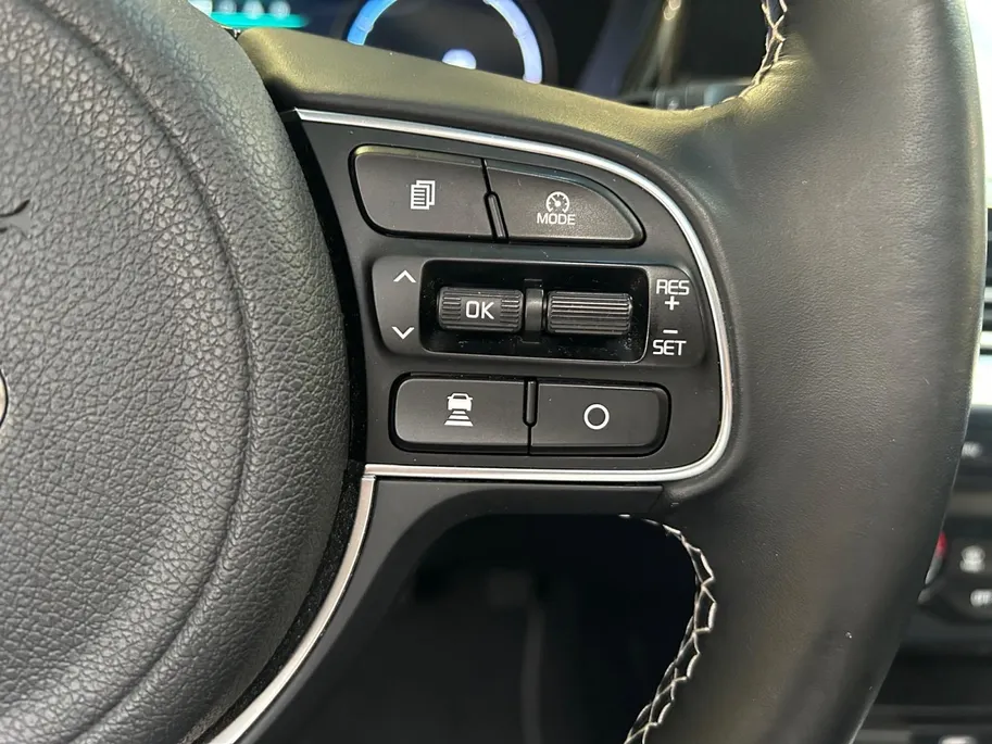 Kia e-Niro ExecutiveLine 64 kWh | Warmtepomp | Trekhaak Afneembaar + 13-Polige Stekker | Elektrisch verstelbare Voorstoelen | Bestuurdersstoel + Geheugen | Elektrisch Bedienbaar Schuif / Kanteldak | Stoelverwarming + Stoelkoeling | Stuurverwarming | JBL Geluidsinsta