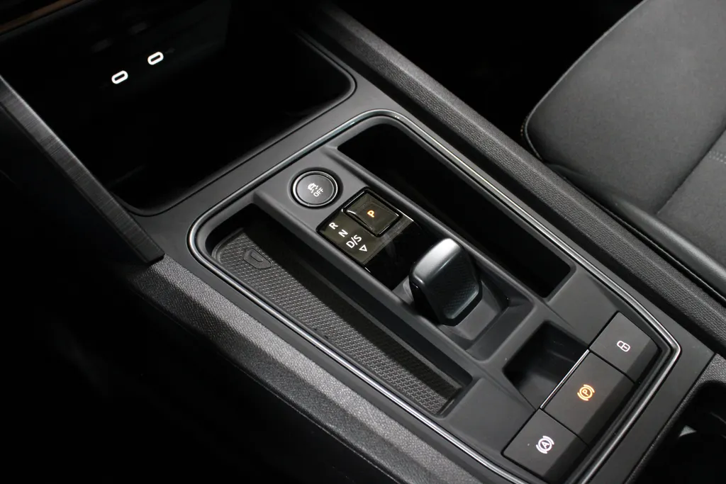 CUPRA Formentor 1.4 e-Hybrid VZ Performance / Pano. / Elekt. trekhaak / Stoel + Stuur verwarming / Elekt. achterklep / Camera /