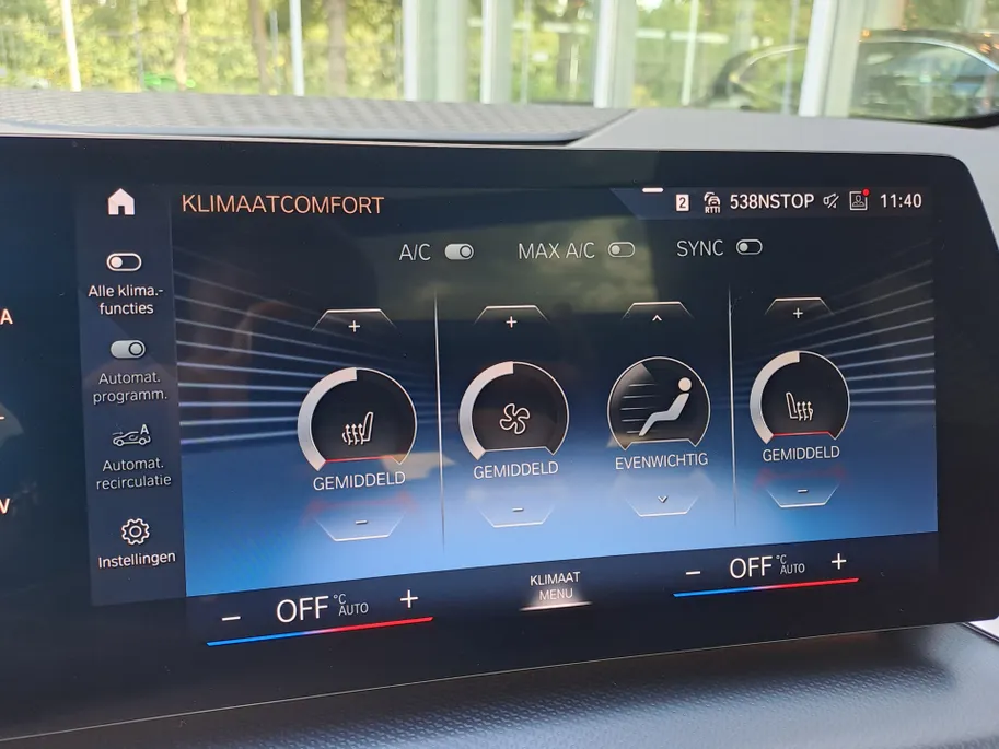 BMW 2 Serie Active Tourer 220i AUTOMAAT | Sensoren | Navigatie | Cruise | 360 Camera | Head-up display | Elektrisch verstelbare stoel | Apple Carplay/Android Auto