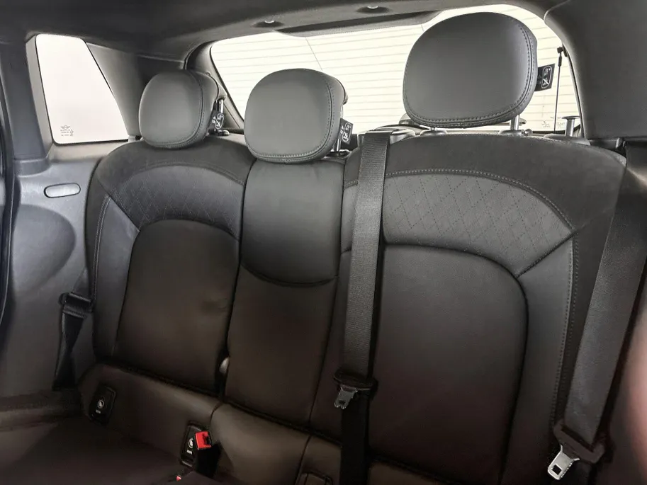MINI Cooper 5-deurs Cooper S Chili Red John Cooper Works Uitvoering