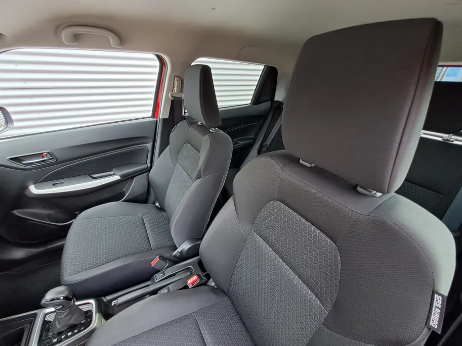 Suzuki Swift 1.2 Select AUTOMAAT | Airco | Stoelverwarming | DAB | Camera | Bluetooth | Apple Carplay / Android Auto