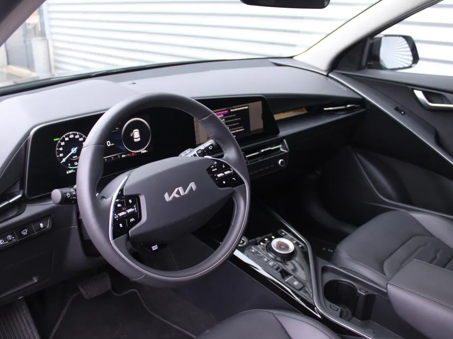 Kia Niro EV DynamicPlusLine 64.8 kWh | 17' LM | Schuif / Kantel dak | Navi | Cruise | Airco | Camera | 17% bijtelling |