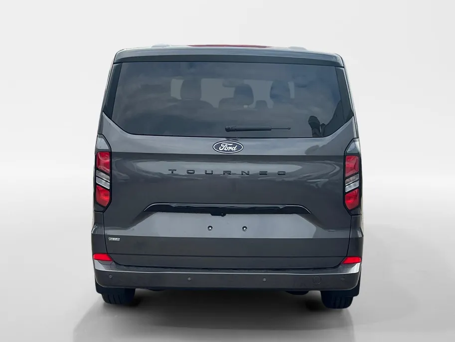 Ford Tourneo Custom 340 L2 Titanium 2.5 PHEV 233 pk | 9-persoons | TE BESTELLEN | Dual-zone airco | Inklapbare trekhaak | Cruise control | Verwarmd stuurwiel | Dubbele schuifdeuren met uitzetruiten | 17' LM velgen
