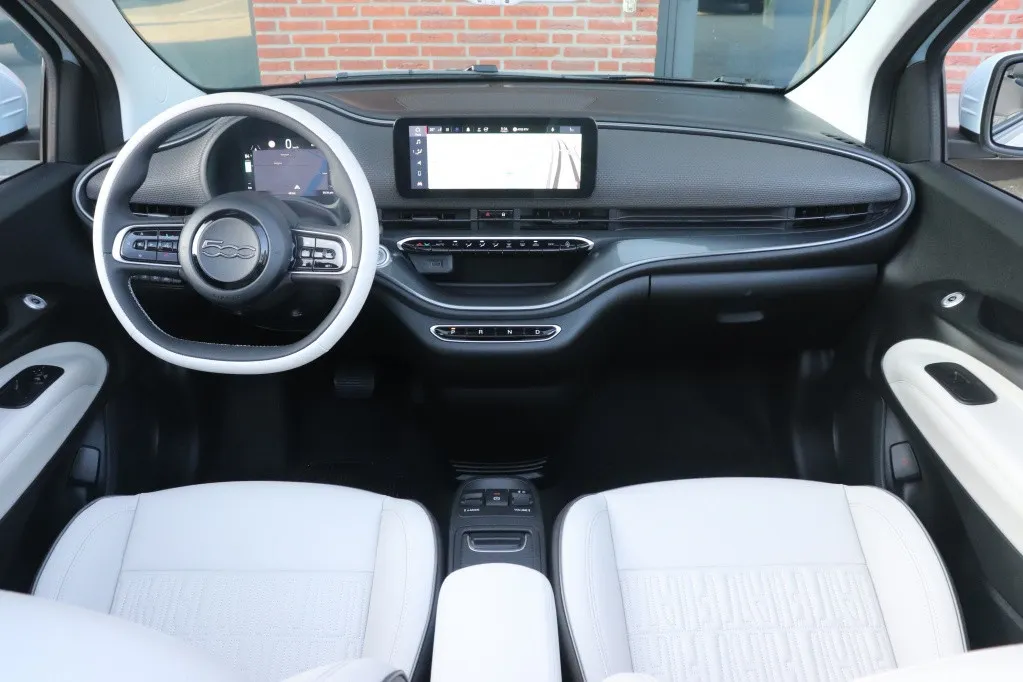 Fiat 500e La Prima by Bocelli 42 kWh | JBL | Winter | Pano | 17′