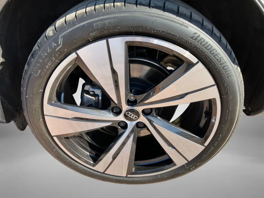 Audi Q5 Sportback 2.0TFSIe-hybrid 220kW/299PK S Line quattro · Panoramadak · 360°Camera + Parkeersensoren · Apple/Android Car Play · Garantie t/m 25-09-2029 of 80000km.