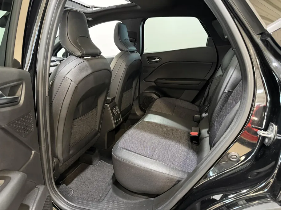 Renault Captur 145PK E-Tech Hybrid SL Rive Gauche Automaat | Schuif/Kantel Dak | Trekhaak | Stoel & Stuurwiel Verwarming | 9,3' Navi | Digital Cockpit | Stoel & Stuurwiel Verwarming | Adaptive Cruise Control |
