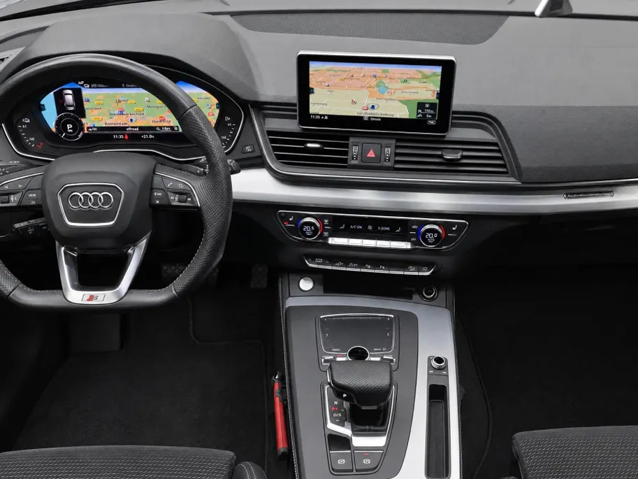 Audi Q5 50 TFSI e quattro S edition · Trekhaak · Adaptive Cruise Control · Apple/Android Car Play · Dodehoeksensoren · Stoelverwarming ·  Drive select · 360°Camera + Parkeersensoren ·