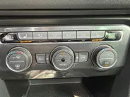 Volkswagen Tiguan 2.0 TSI 4Motion Highline | PAN. DAK | ELEKTR. TREKHAAK | STOELVERWARMING | NL-AUTO | DEALERONDERHOUDEN | ETC..