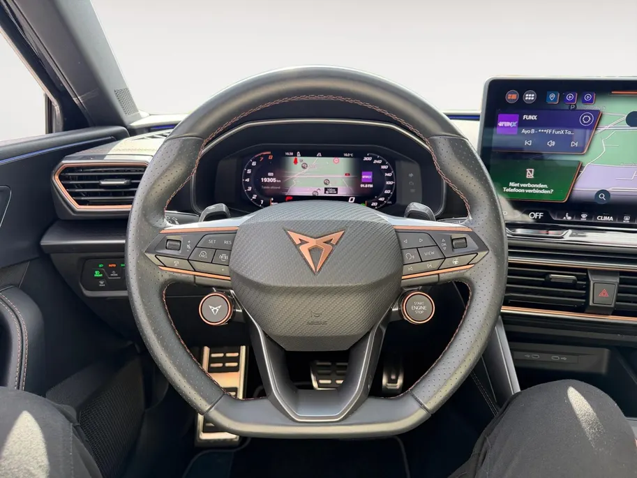 CUPRA Leon 1.5 TSI e-Hybrid DSG-autom. Business elektr. WLTP tot 130km | Camera | Stoel/Stuurverwarming | Adaptief Cruise Control | Dodehoek Detectie | Climate Control | DAB | Navigatie | Full Led | Keyless