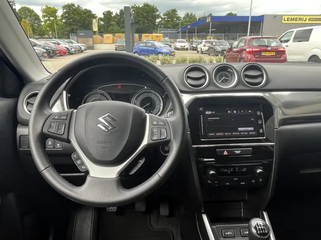 Suzuki Vitara 1.4 Boosterjet Stijl | Trekhaak | All Seasons