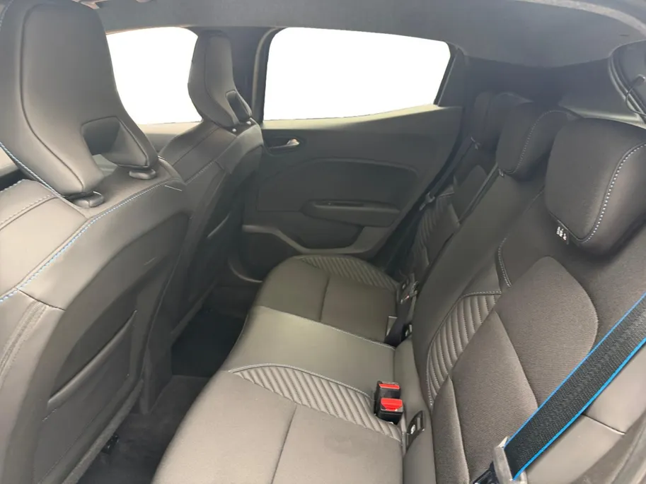 Renault Clio 1.6 E-Tech Full Hybrid 145 esprit Alpine | Automaat | Camera | Cruise & Climate Control | 9,3'' Inch Scherm | Full Led | Apple Carplay/Android Auto | Parkeersensoren | Sport Stoelen |