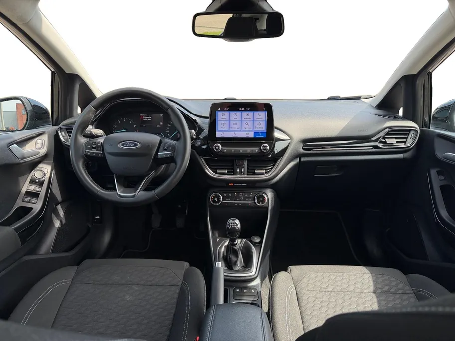 Ford Fiesta 1.0 EcoBoost Hybrid Titanium | Dealer onderhouden | NL auto | Winter pack | Parkeersensor achter | Navigatie via carplay | Apple carplay & Android auto | Cruise control | Bovag garantie |