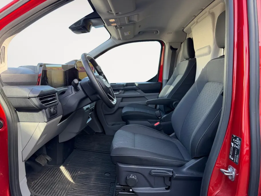 Ford Transit Custom 320 2.5 PHEV L2H1 Limited | NL auto | Automaat | Elektr. Trekhaak | Adapt. Cruise control | BLIS | Winter pack | Navigatie | Apple carplay & Android auto | Parkeersensoren voor en achter | Achteruitrijcamera | Bovag garantie |