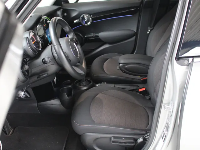 MINI 5-Deurs 1.5 Cooper Camden Edition Automaat | Navigatie | PDC | Cruise Control