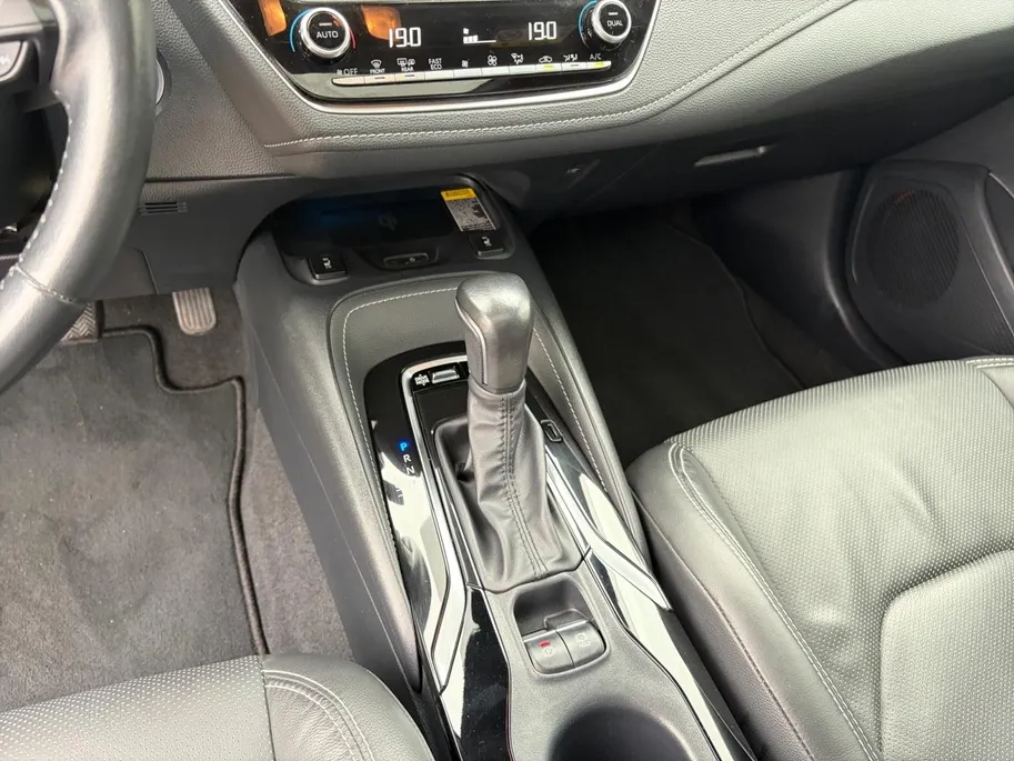 Toyota Corolla Touring Sports 2.0 Hybrid Executive | *1E EIGENAAR | FABRIEKSGARANTIE/ DEALER ONDERH. | PANO/ SCHUIFDAK | APPLE CARPLAY/ ANDROID AUTO | NAVI | CAMERA | VOL. LEDER | JBL SOUND | STOELVERWARMING |
