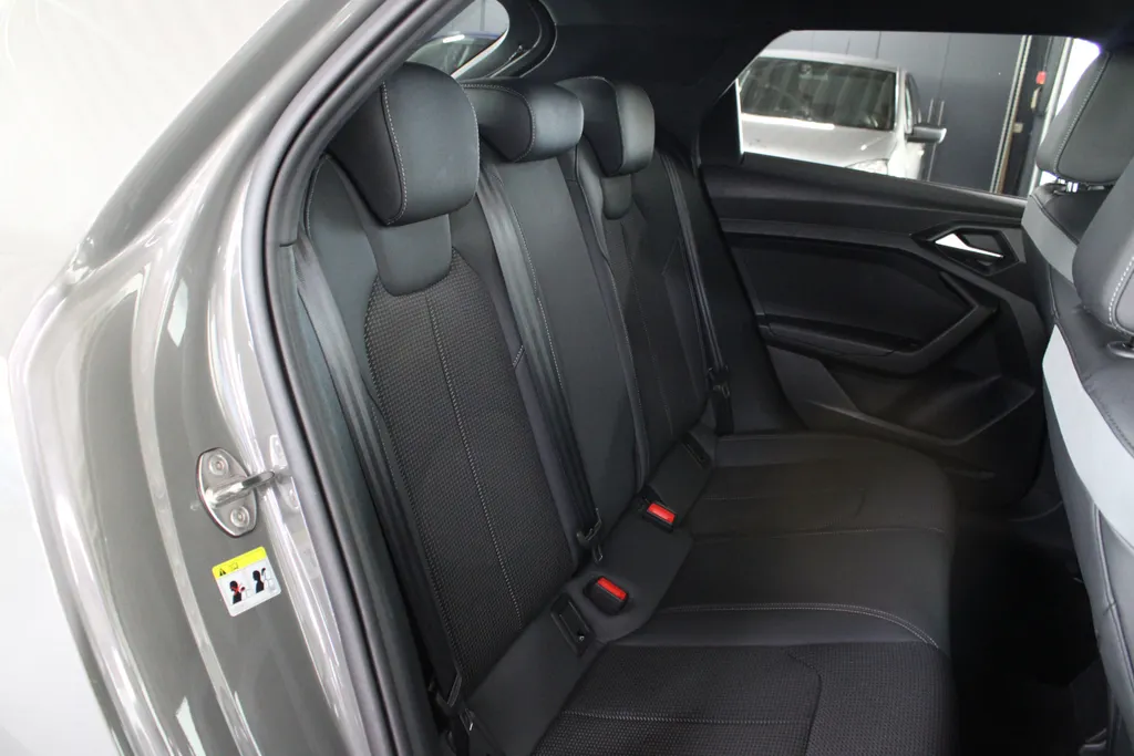 Audi A1 Sportback 25 TFSI S edition / Full Led / 17'' LMV / Carplay / Android auto / PDC achter /